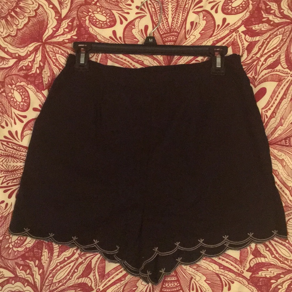 Super cute black suede shorts with fun stitching